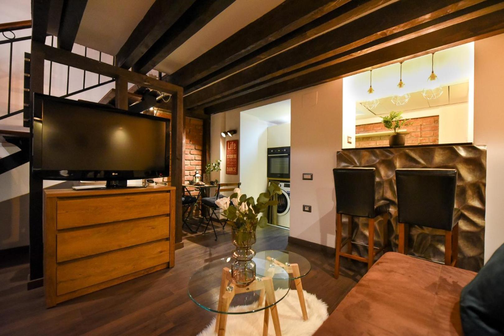 Central Comfort - Duplex-Style Studios On Regina Elisabeta Бухарест Номер фото